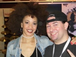 Cindy Backman (Lenny Kravitz) und Harry Reischmann