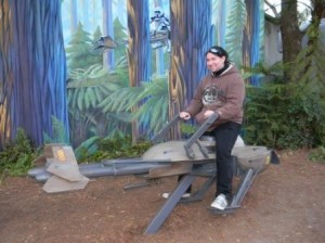 Harry Reischmann auf einen Speederbike auf Endor