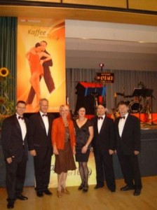 Andi, Klaus, Eva, Harry Reischmann und Hans mit Maybach bei Kaffe oder Tee