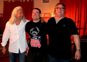 Hermann Skibbe, Harry Reischmann und Werner Saumweber mit Skibbe in Höchstädt im Cinema