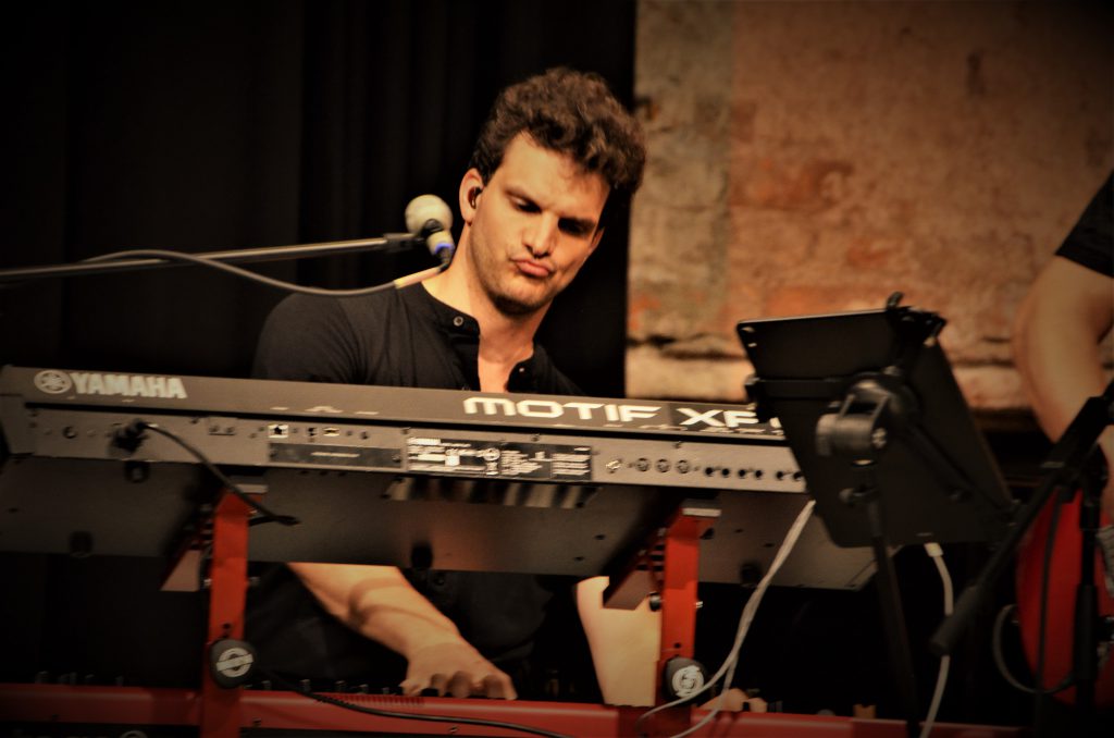 Daniel Betz (Antenne Bayern Band) Keyboards, Vocals Harry