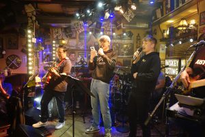 Karaoke im Fiddlers Green mit der Groundlift Band 2023