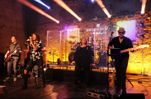 Fasching Back to the 80's mit der Groundlift Band