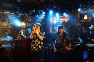 Fasching Back to the 80's mit der Groundlift Band